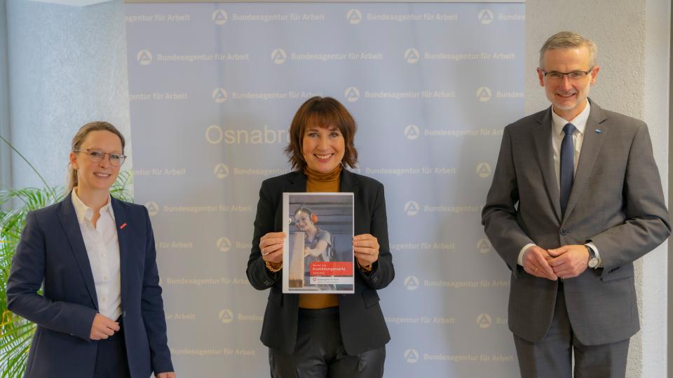 3 Personen - Geschäftsführer/in der IHK, Agentur für Arbeit und HWK 